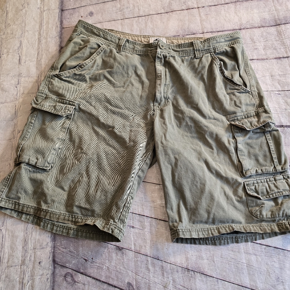 .OLD MILL MEN'S RELAYED FIT CARGO KHAKI GREEN SHORTS SIZE 38